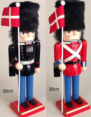nøddeknækker danske garder med flag