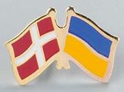 Pin crossed flag Denmark Ukraine