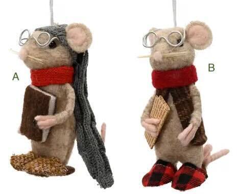 Christmas Hanger Mouse with book or newspaper